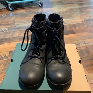 Like new- combat boots